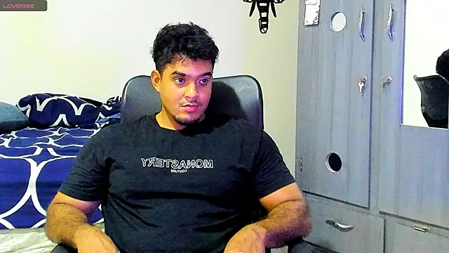 Snapshot of Big_furry_bear13 chatting on March 5, 2025, 6:01 am Big furry bear13 online show from March 5, 2025, 6:01 am