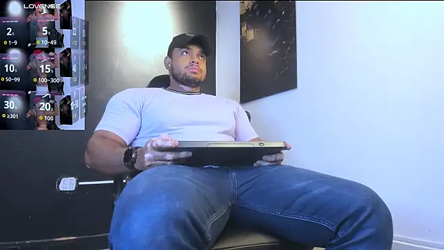 Big furry bear13 online show from April 4, 2026, 11:28 am