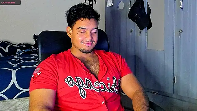 Snapshot of Big_furry_bear13 chatting on March 6, 2025, 5:35 am Big furry bear13 online show from March 6, 2025, 5:35 am