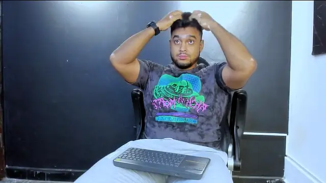 Big furry bear13 online show from April 22, 2026, 6:20 am