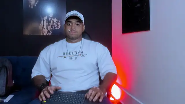 Snapshot of Big_furry_bear13 chatting on November 1, 2025, 5:47 am Big furry bear13 online show from November 1, 2025, 5:47 am