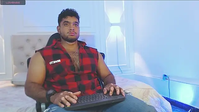 Snapshot of Big_furry_bear13 chatting on October 29, 2025, 5:06 am Big furry bear13 online show from October 29, 2025, 5:06 am