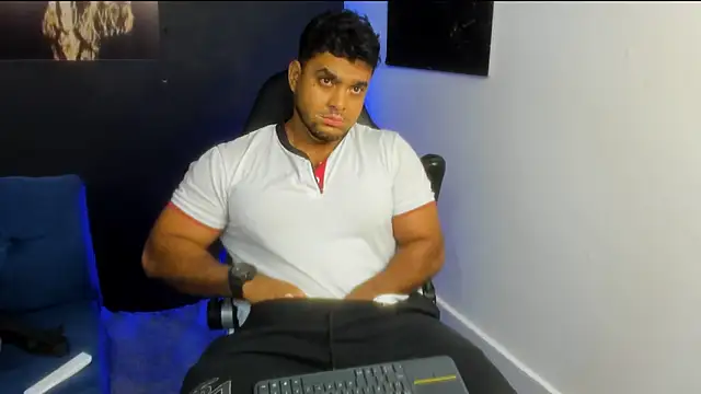 Snapshot of Big_furry_bear13 chatting on November 22, 2025, 9:52 am Big furry bear13 online show from November 22, 2025, 9:52 am