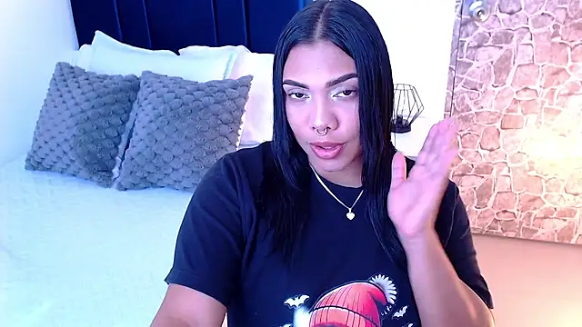 angela santana  online show from October 7, 2025, 6:53 pm