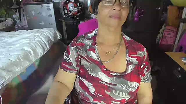 Snapshot of Mrs_mommy_ chatting on November 5, 2025, 11:19 pm Mrs mommy online show from November 5, 2025, 11:19 pm