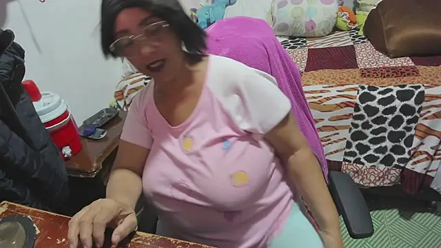 Mrs mommy  online show from February 25, 2026, 11:26 pm