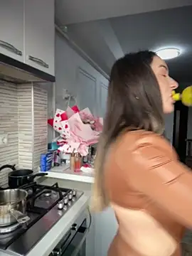 Snapshot of HotXMom chatting on March 5, 2026, 7:38 am HotXMom online show from March 5, 2026, 7:38 am