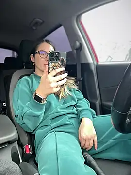 Snapshot of HotXMom chatting on March 27, 2026, 8:26 am HotXMom online show from March 27, 2026, 8:26 am