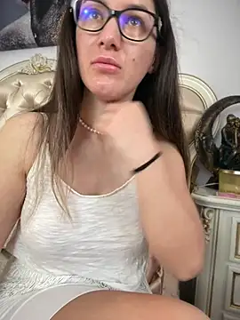 Snapshot of HotXMom chatting on April 7, 2026, 4:03 am HotXMom online show from April 7, 2026, 4:03 am