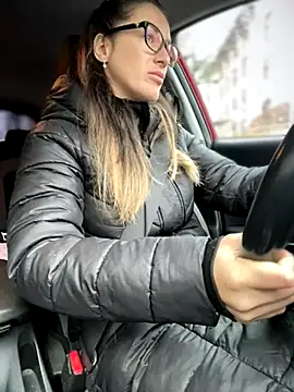 HotXMom online show from November 19, 2025, 6:46 am