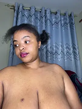 Linahlove online show from March 12, 2026, 11:31 pm