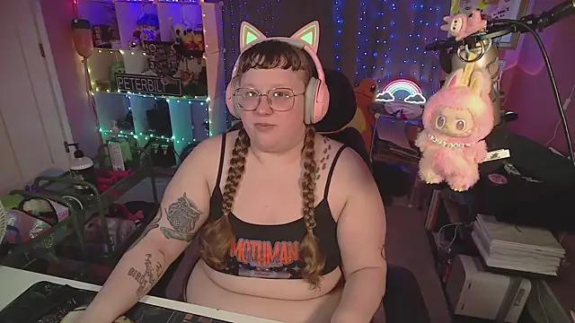 Snapshot of FatVeronica chatting on March 22, 2026, 2:18 pm FatVeronica online show from March 22, 2026, 2:18 pm