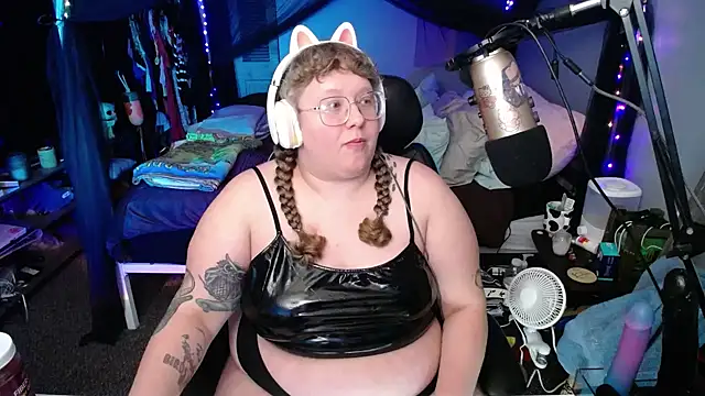 Snapshot of FatVeronica chatting on January 26, 2025, 7:21 am FatVeronica online show from January 26, 2025, 7:21 am