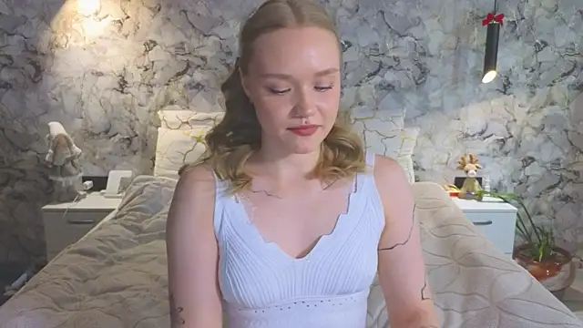 Snapshot of Aurora_Golden1 chatting on June 22, 2026, 3:47 am Aurora Golden1 online show from June 22, 2026, 3:47 am