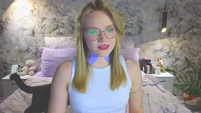 Aurora Golden1 online show from November 21, 2025, 6:18 pm