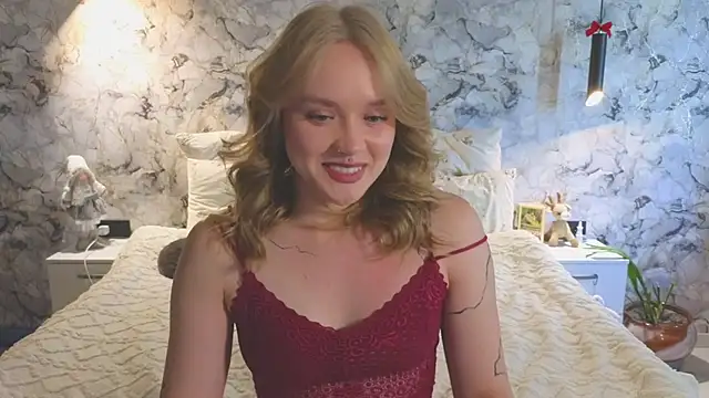 Snapshot of Aurora_Golden1 chatting on July 4, 2026, 11:27 am Aurora Golden1 online show from July 4, 2026, 11:27 am