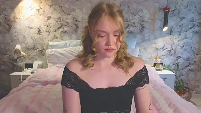 Snapshot of Aurora_Golden1 chatting on June 6, 2026, 12:43 pm Aurora Golden1 online show from June 6, 2026, 12:43 pm
