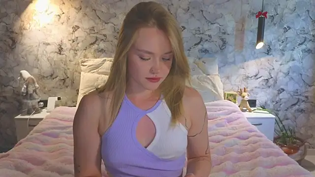 Snapshot of Aurora_Golden1 chatting on June 29, 2026, 11:43 am Aurora Golden1 online show from June 29, 2026, 11:43 am