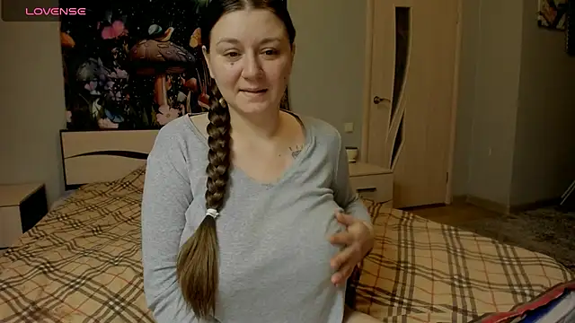 Snapshot of AlisaBacker chatting on December 16, 2025, 4:00 pm AlisaBacker online show from December 16, 2025, 4:00 pm