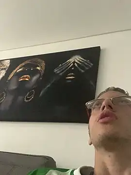 Snapshot of SOYMRX chatting on February 7, 2025, 12:20 am SOYMRX online show from February 7, 2025, 12:20 am