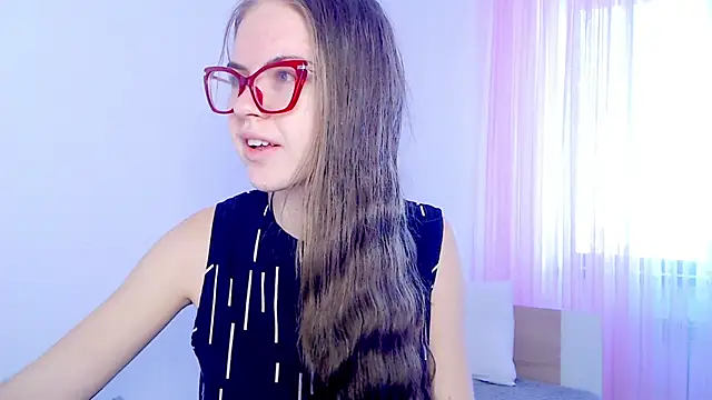 Snapshot of Sarah_HS chatting on November 9, 2025, 4:05 am Sarah HS online show from November 9, 2025, 4:05 am