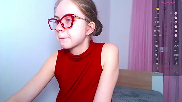 Snapshot of Sarah_HS chatting on March 11, 2025, 3:34 pm Sarah HS online show from March 11, 2025, 3:34 pm