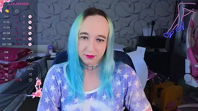 Snapshot of TheTrixy chatting on November 24, 2025, 12:27 pm TheTrixy online show from November 24, 2025, 12:27 pm