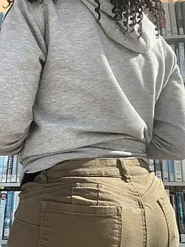 SweetChocolate555 online show from March 1, 2025, 8:42 pm