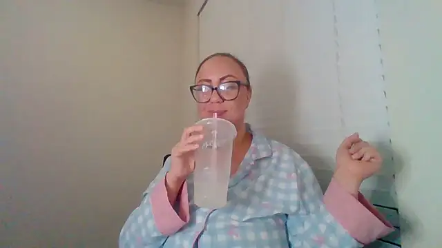 Snapshot of Paisleehaze chatting on February 7, 2026, 5:15 am Paisleehaze online show from February 7, 2026, 5:15 am