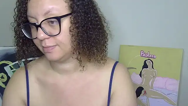 Snapshot of Paisleehaze chatting on February 22, 2026, 6:38 am Paisleehaze online show from February 22, 2026, 6:38 am