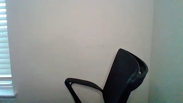 Snapshot of Paisleehaze chatting on January 13, 2026, 2:32 pm Paisleehaze online show from January 13, 2026, 2:32 pm