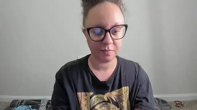 Snapshot of Paisleehaze chatting on October 10, 2025, 1:28 am Paisleehaze online show from October 10, 2025, 1:28 am