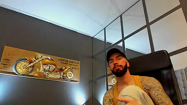 Snapshot of AronGrant chatting on March 30, 2026, 9:44 am AronGrant online show from March 30, 2026, 9:44 am
