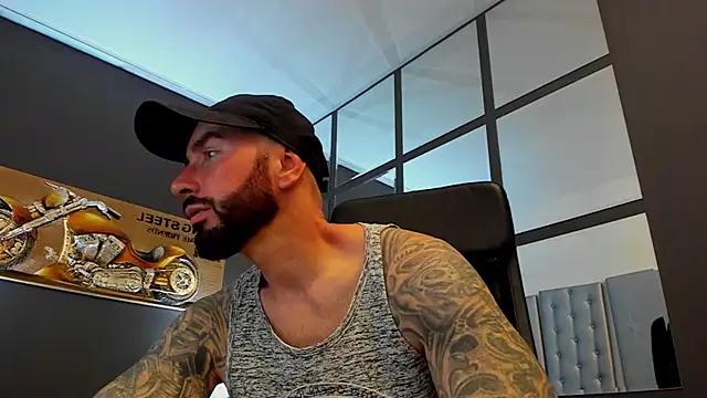 Snapshot of AronGrant chatting on April 16, 2026, 9:32 am AronGrant online show from April 16, 2026, 9:32 am