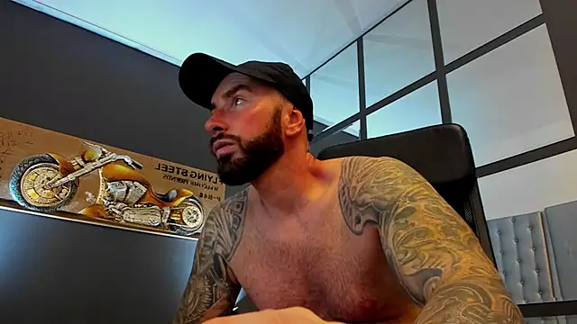 Snapshot of AronGrant chatting on June 1, 2026, 8:47 am AronGrant online show from June 1, 2026, 8:47 am