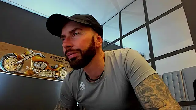 Snapshot of AronGrant chatting on February 24, 2026, 9:21 am AronGrant online show from February 24, 2026, 9:21 am