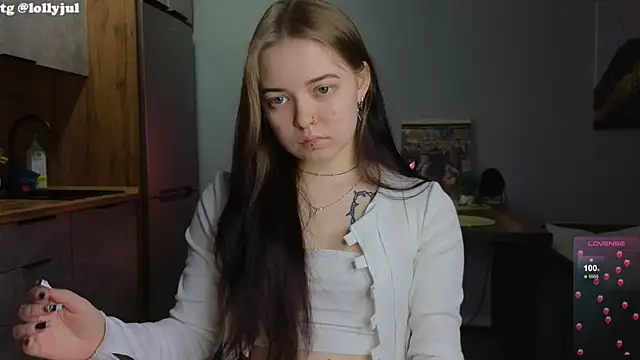 Snapshot of doll_lol_ chatting on March 13, 2025, 10:10 pm doll lol online show from March 13, 2025, 10:10 pm