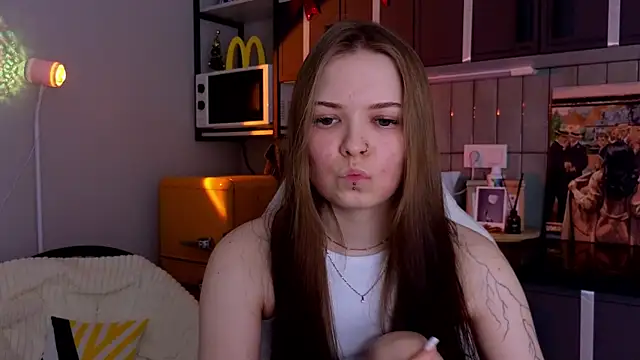 Snapshot of doll_lol_ chatting on December 18, 2025, 6:12 pm doll lol online show from December 18, 2025, 6:12 pm