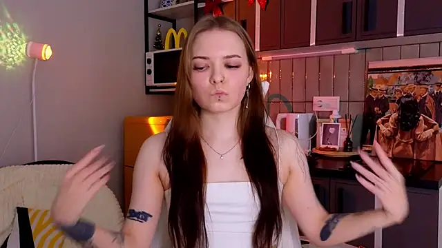 Snapshot of doll_lol_ chatting on December 15, 2025, 8:25 pm doll lol online show from December 15, 2025, 8:25 pm