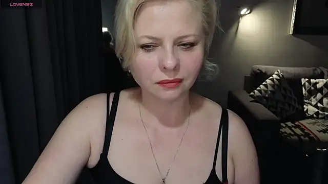 Snapshot of Gray_swann chatting on February 26, 2025, 8:15 pm Gray swann online show from February 26, 2025, 8:15 pm