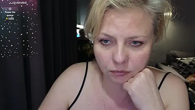 Snapshot of Gray_swann chatting on February 20, 2025, 4:36 pm Gray swann online show from February 20, 2025, 4:36 pm