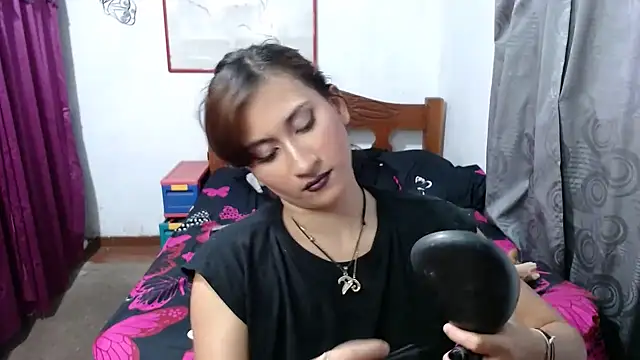 Snapshot of LadyMilk003 chatting on January 17, 2025, 7:38 pm LadyMilk003 online show from January 17, 2025, 7:38 pm