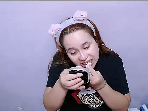 SubLayla01 online show from April 16, 2026, 8:09 pm