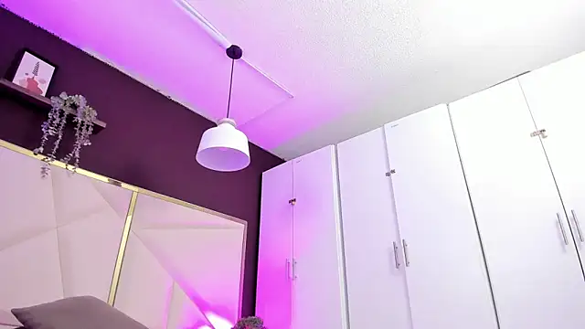 April bowie online show from December 5, 2025, 11:31 am