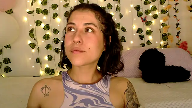 Snapshot of Hellen_dumont chatting on September 19, 2025, 12:25 am Hellen dumont online show from September 19, 2025, 12:25 am