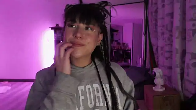 Snapshot of Hellen_dumont chatting on December 2, 2025, 2:45 am Hellen dumont online show from December 2, 2025, 2:45 am