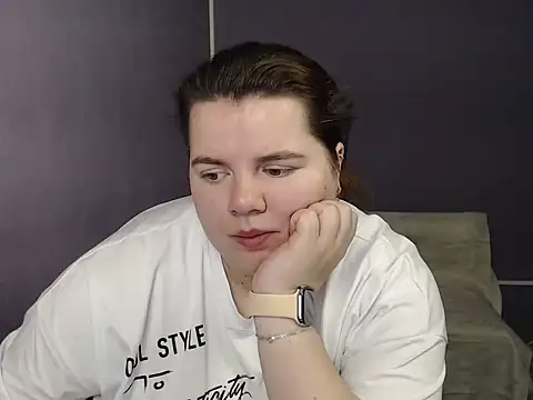 so shy online show from September 9, 2025, 8:02 am