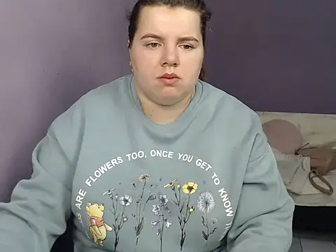 so shy online show from September 28, 2025, 6:53 am