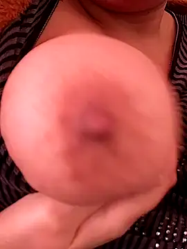 Snapshot of carmelasexy chatting on January 8, 2026, 1:06 pm carmelasexy online show from January 8, 2026, 1:06 pm