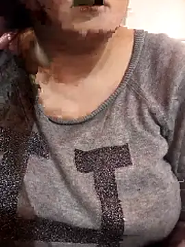 Snapshot of carmelasexy chatting on April 23, 2026, 12:29 pm carmelasexy online show from April 23, 2026, 12:29 pm